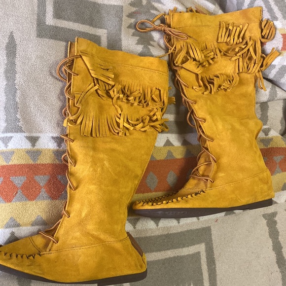 GORGEOUS new tall moccasins - Picture 9 of 9